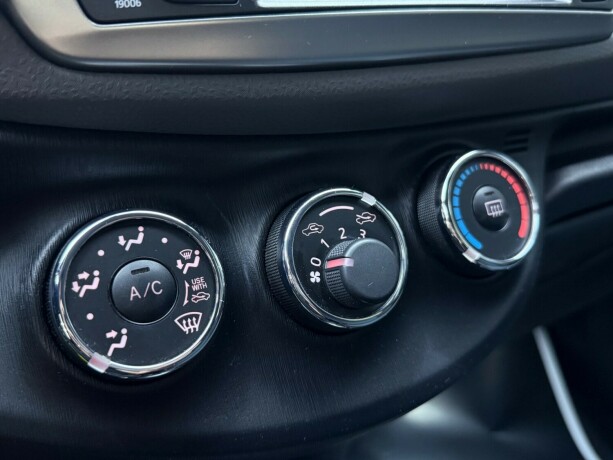 toyota-yaris-bensin-2011-big-22