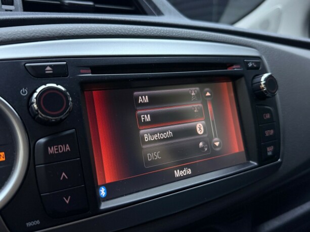 toyota-yaris-bensin-2011-big-20