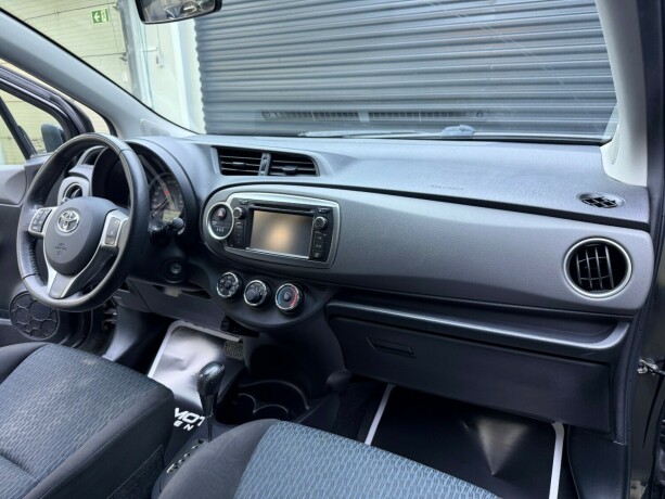 toyota-yaris-bensin-2011-big-11