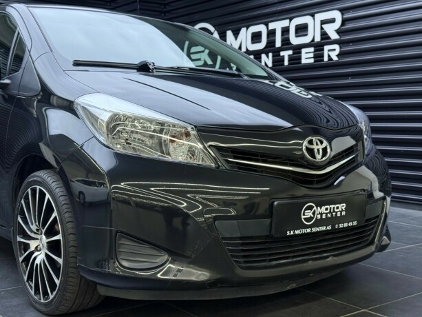 toyota-yaris-bensin-2011-big-3