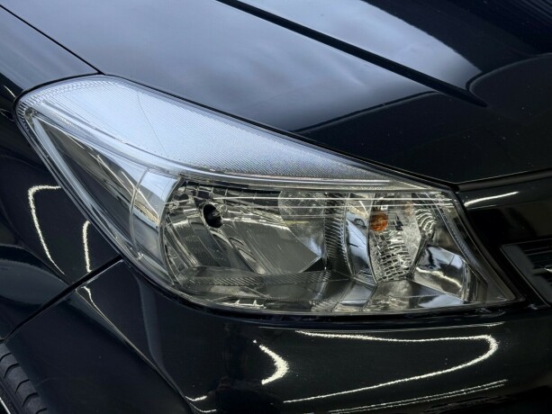 toyota-yaris-bensin-2011-big-4