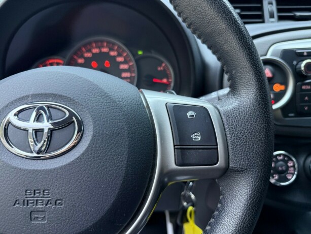 toyota-yaris-bensin-2011-big-15