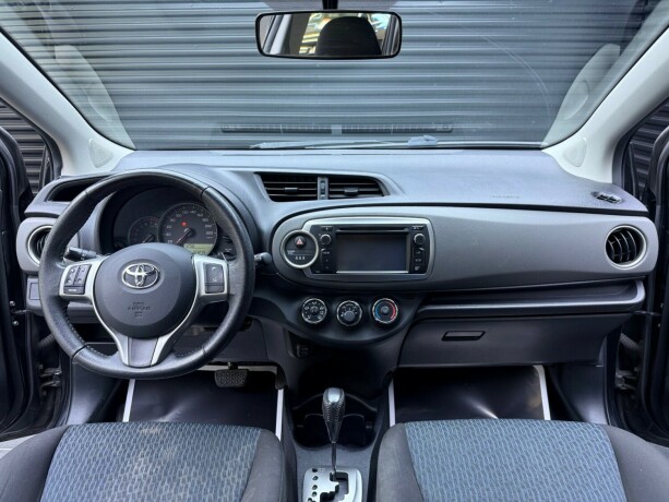 toyota-yaris-bensin-2011-big-9