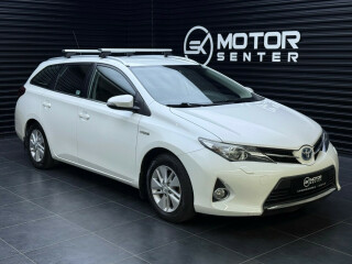 Toyota | Auris | Elektrisitet+bensin | 2014