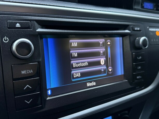 toyota-auris-elektrisitetbensin-2014-big-23