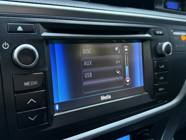 toyota-auris-elektrisitetbensin-2014-big-22