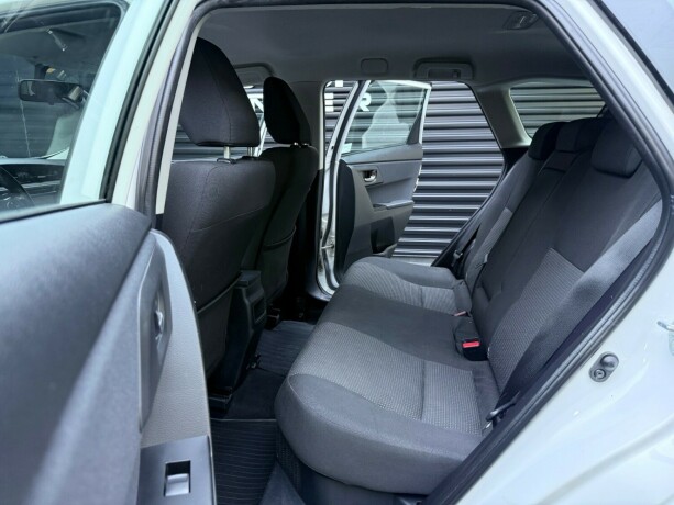 toyota-auris-elektrisitetbensin-2014-big-30