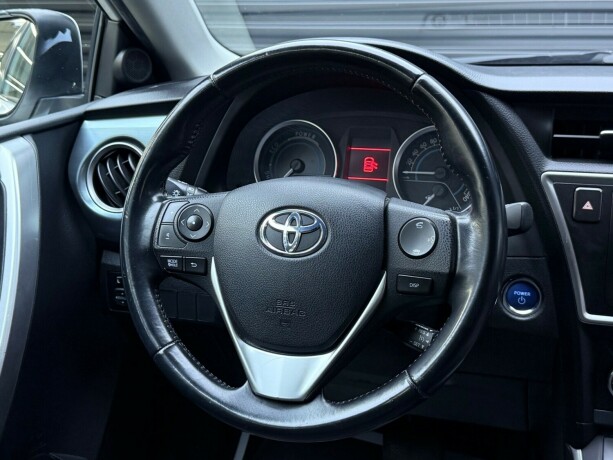 toyota-auris-elektrisitetbensin-2014-big-12