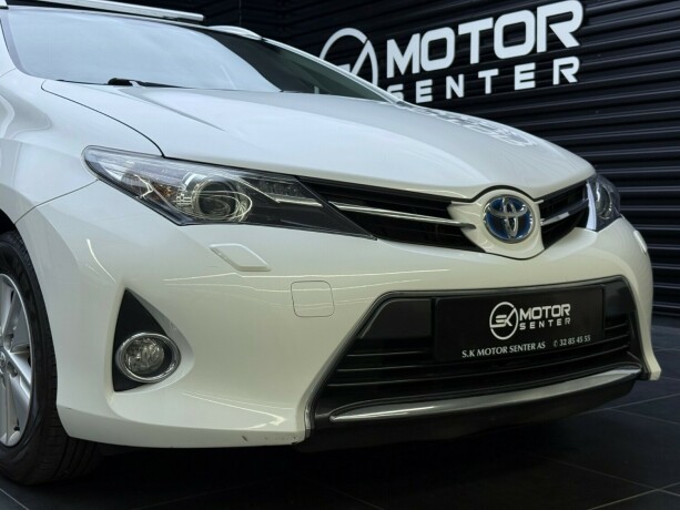 toyota-auris-elektrisitetbensin-2014-big-3