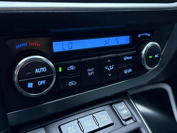 toyota-auris-elektrisitetbensin-2014-big-24