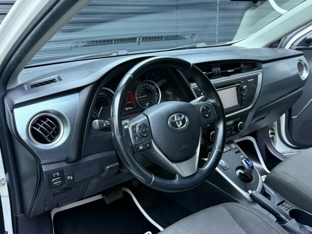 toyota-auris-elektrisitetbensin-2014-big-10
