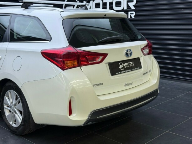 toyota-auris-elektrisitetbensin-2014-big-5