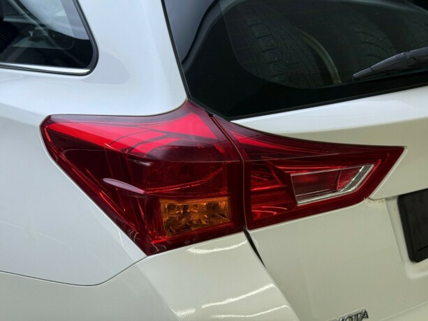 toyota-auris-elektrisitetbensin-2014-big-6