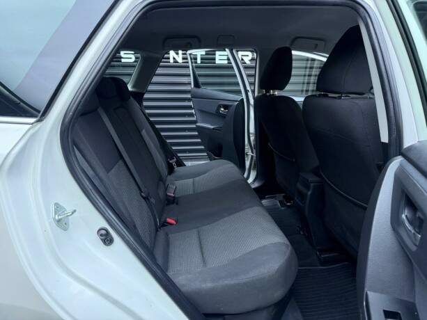 toyota-auris-elektrisitetbensin-2014-big-31