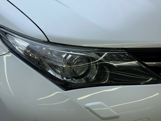toyota-auris-elektrisitetbensin-2014-big-4