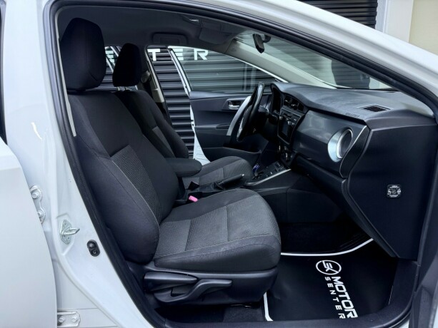 toyota-auris-elektrisitetbensin-2014-big-29