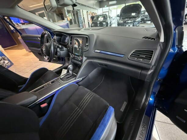 renault-megane-bensin-2018-big-33