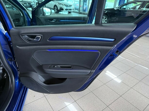 renault-megane-bensin-2018-big-34