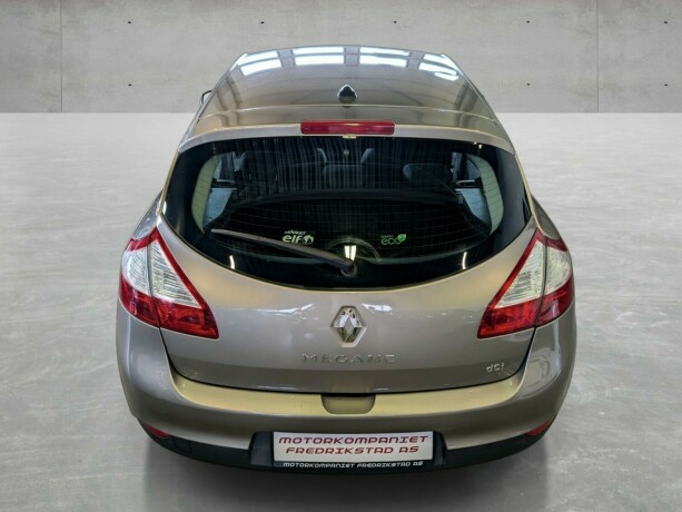 renault-megane-diesel-2011-big-11