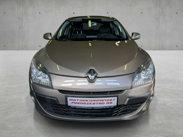 renault-megane-diesel-2011-big-8