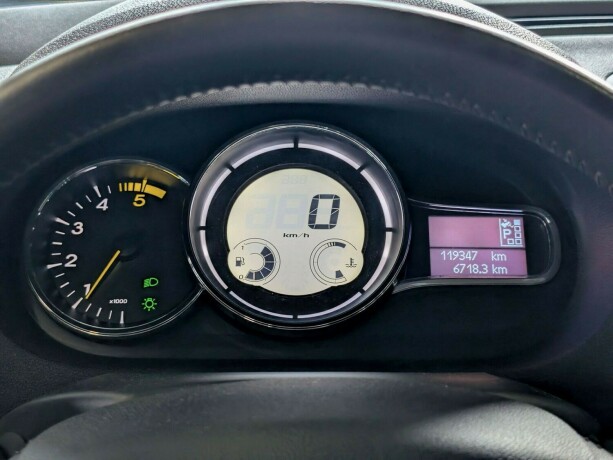 renault-megane-diesel-2011-big-16