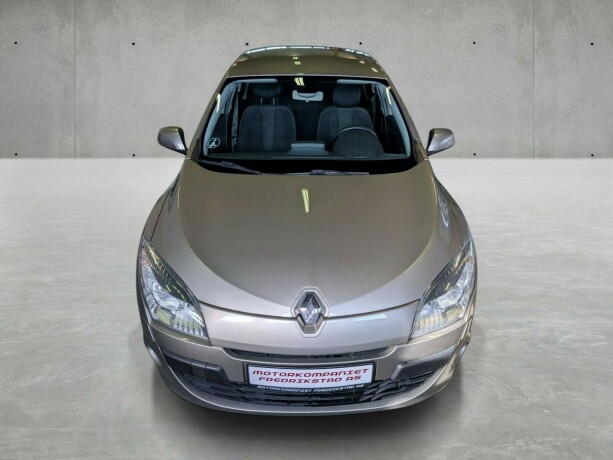 renault-megane-diesel-2011-big-9