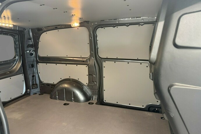 mercedes-benz-vito-diesel-2021-big-12