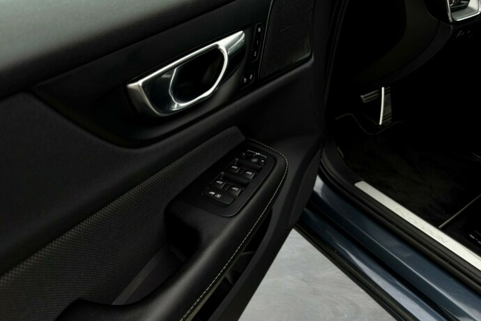 volvo-v60-plug-in-petrol-2020-big-31