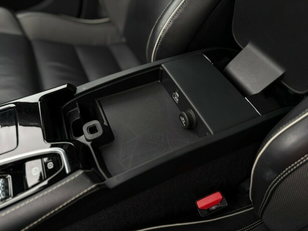 volvo-v60-plug-in-petrol-2020-big-27