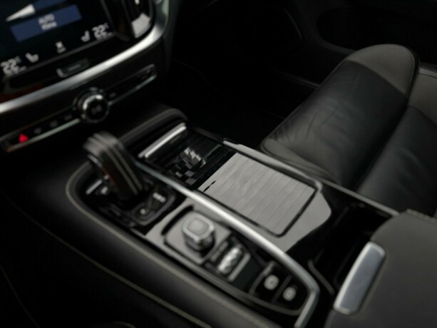 volvo-v60-plug-in-petrol-2020-big-24