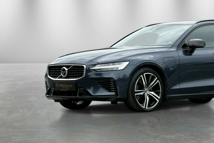volvo-v60-plug-in-petrol-2020-big-4