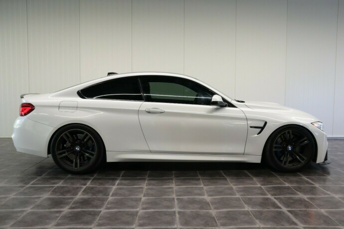 bmw-m4-bensin-2015-big-2