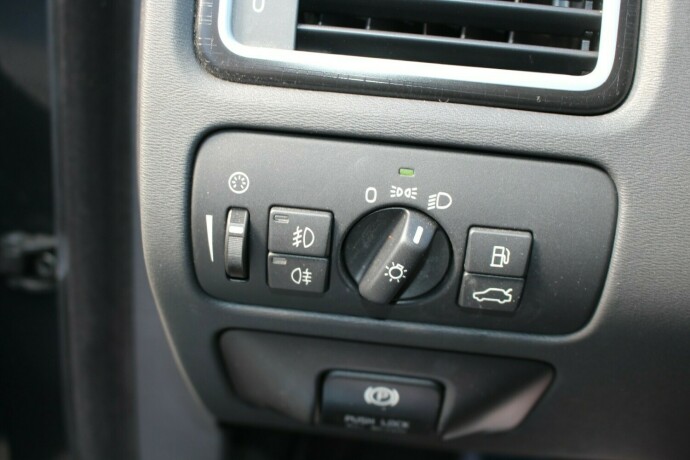 volvo-v70-diesel-2013-big-12