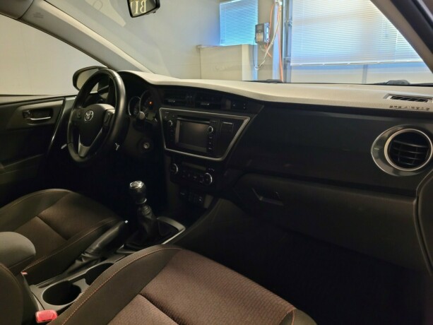 toyota-auris-bensin-2014-big-15