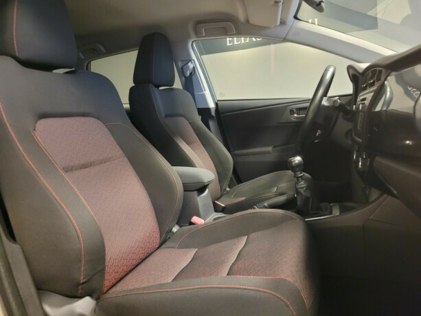 toyota-auris-bensin-2014-big-14