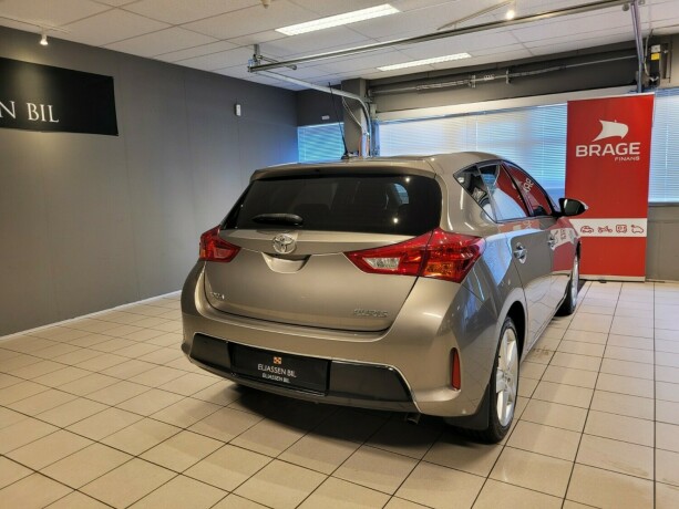 toyota-auris-bensin-2014-big-5