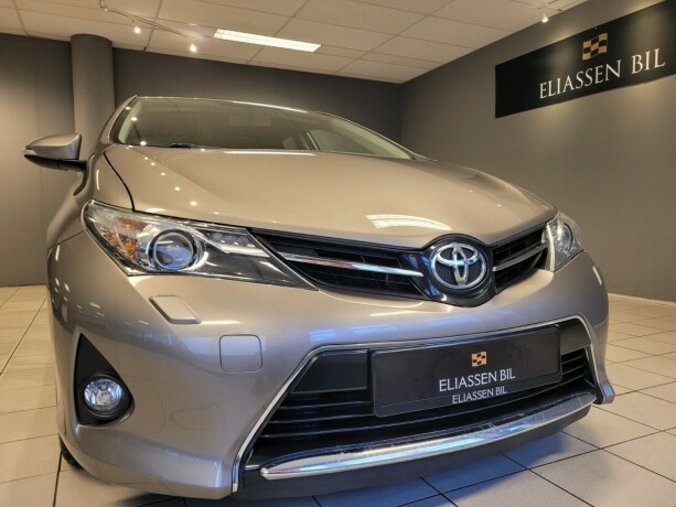 toyota-auris-bensin-2014-big-10
