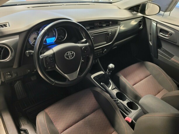 toyota-auris-bensin-2014-big-22