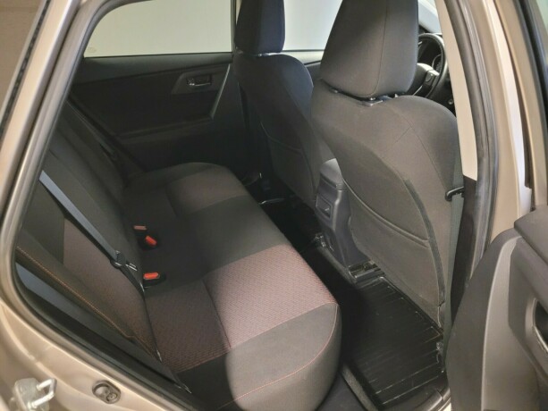 toyota-auris-bensin-2014-big-18
