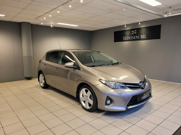 toyota-auris-bensin-2014-big-12