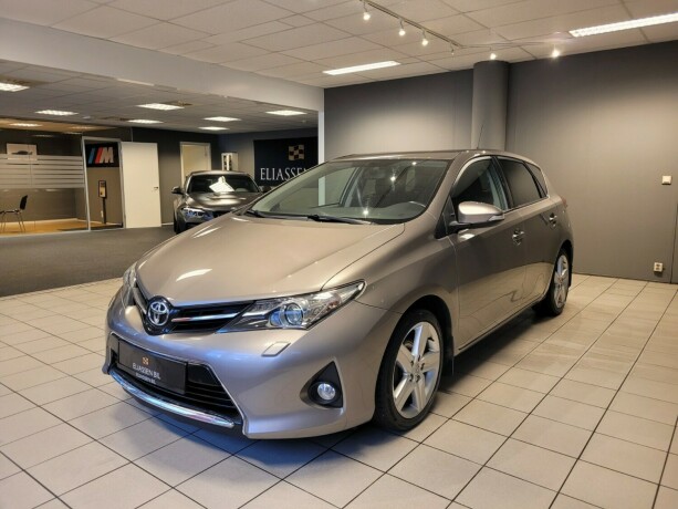 toyota-auris-bensin-2014-big-9