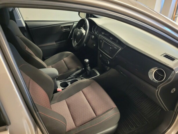 toyota-auris-bensin-2014-big-17