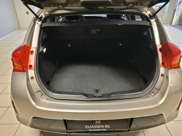 toyota-auris-bensin-2014-big-19