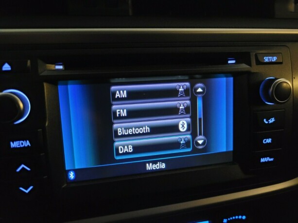 toyota-auris-bensin-2014-big-27