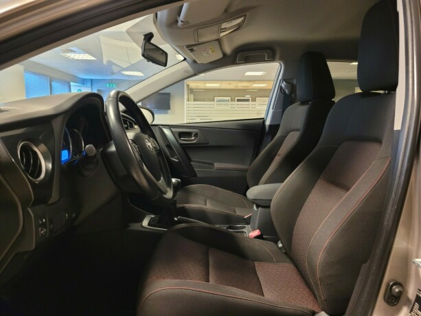 toyota-auris-bensin-2014-big-20