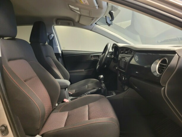 toyota-auris-bensin-2014-big-13