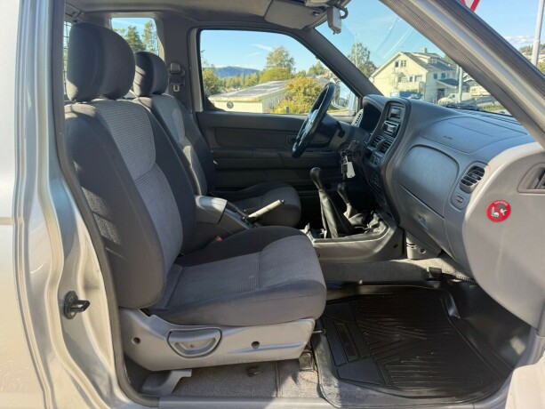 nissan-king-cab-diesel-2006-big-16