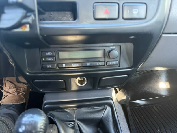 nissan-king-cab-diesel-2006-big-13