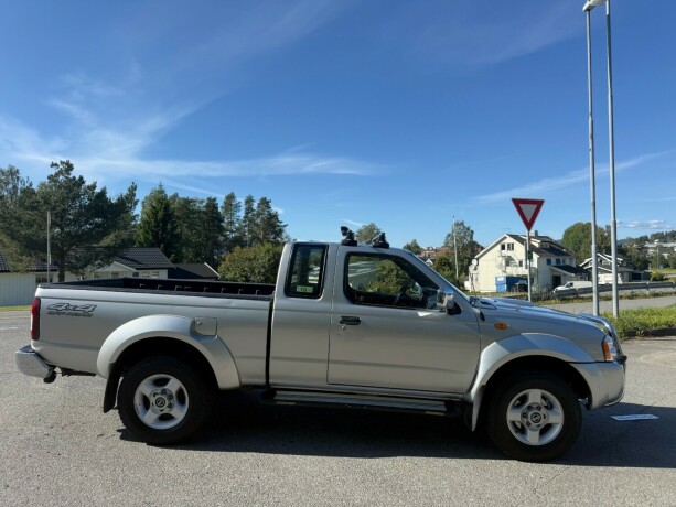 nissan-king-cab-diesel-2006-big-1