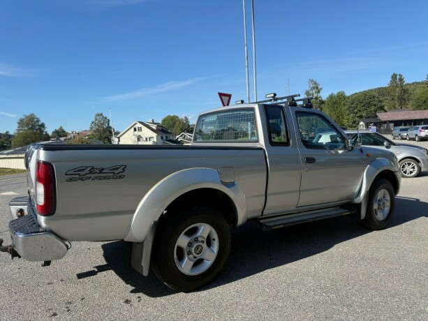 nissan-king-cab-diesel-2006-big-2